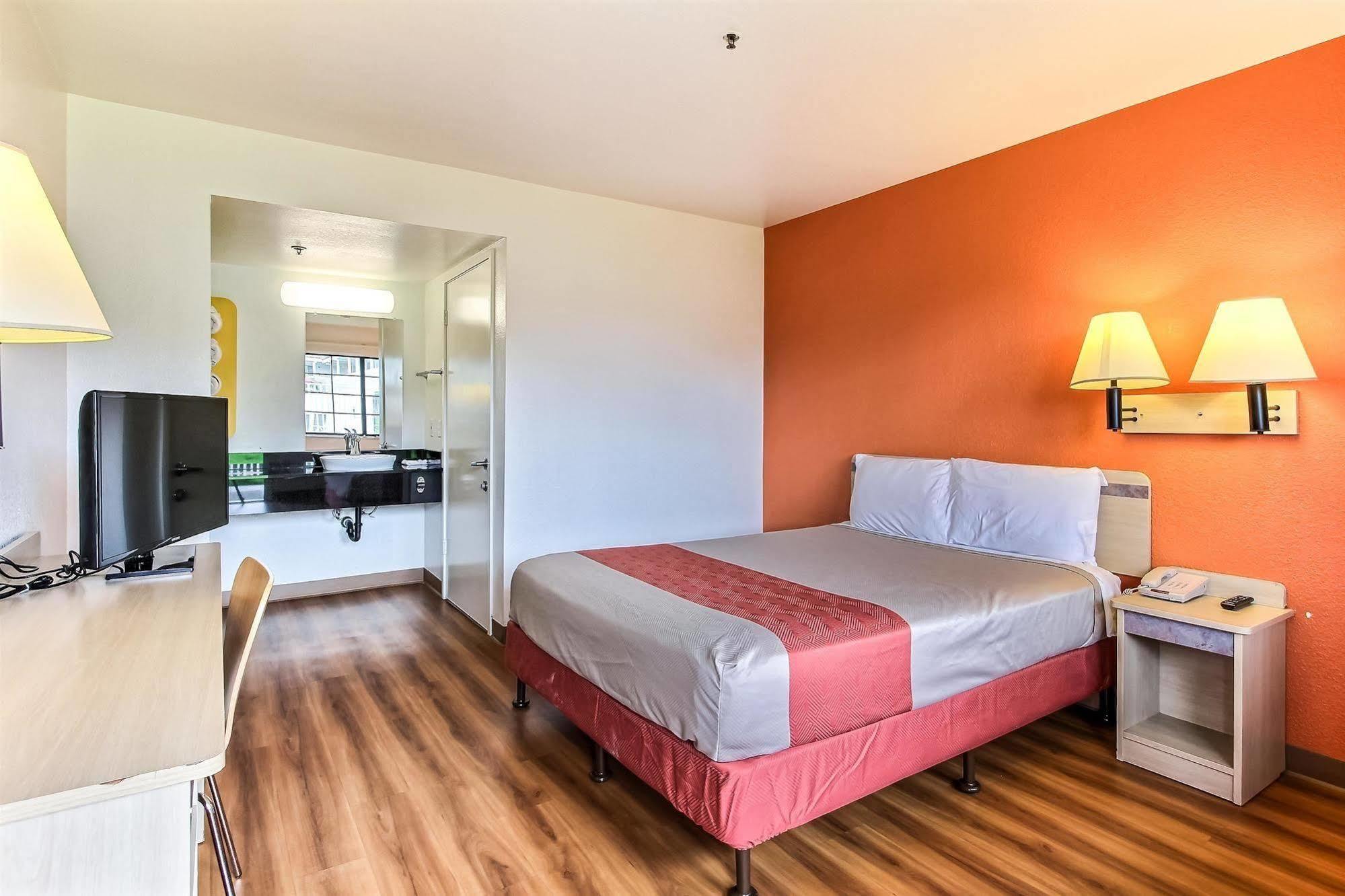 6-salinas, Ca - North Monterey Area Hotel 2*