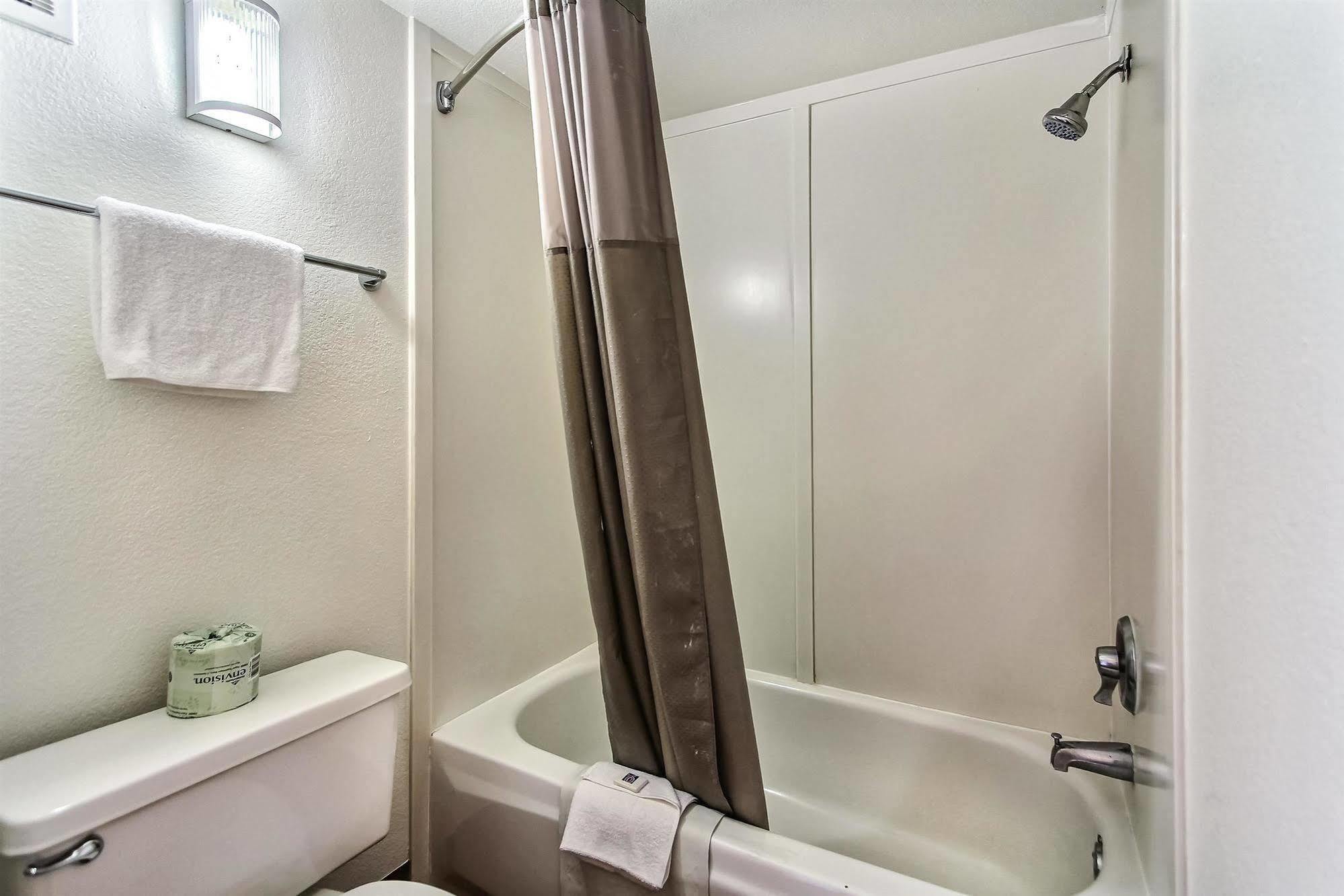 Hotel 6-salinas, Ca - North Monterey Area 2*