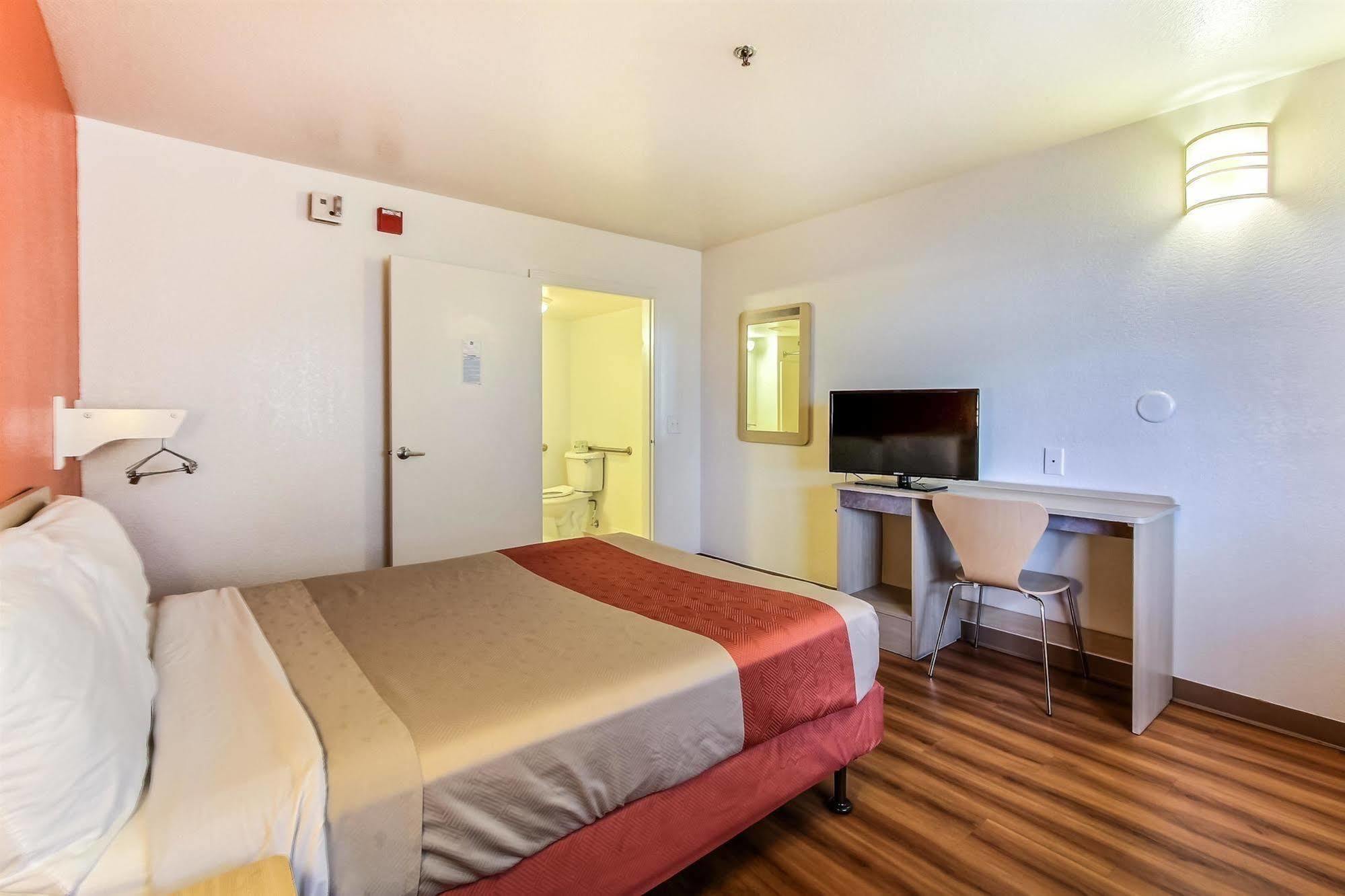 6-salinas, Ca - North Monterey Area Hotel 2*