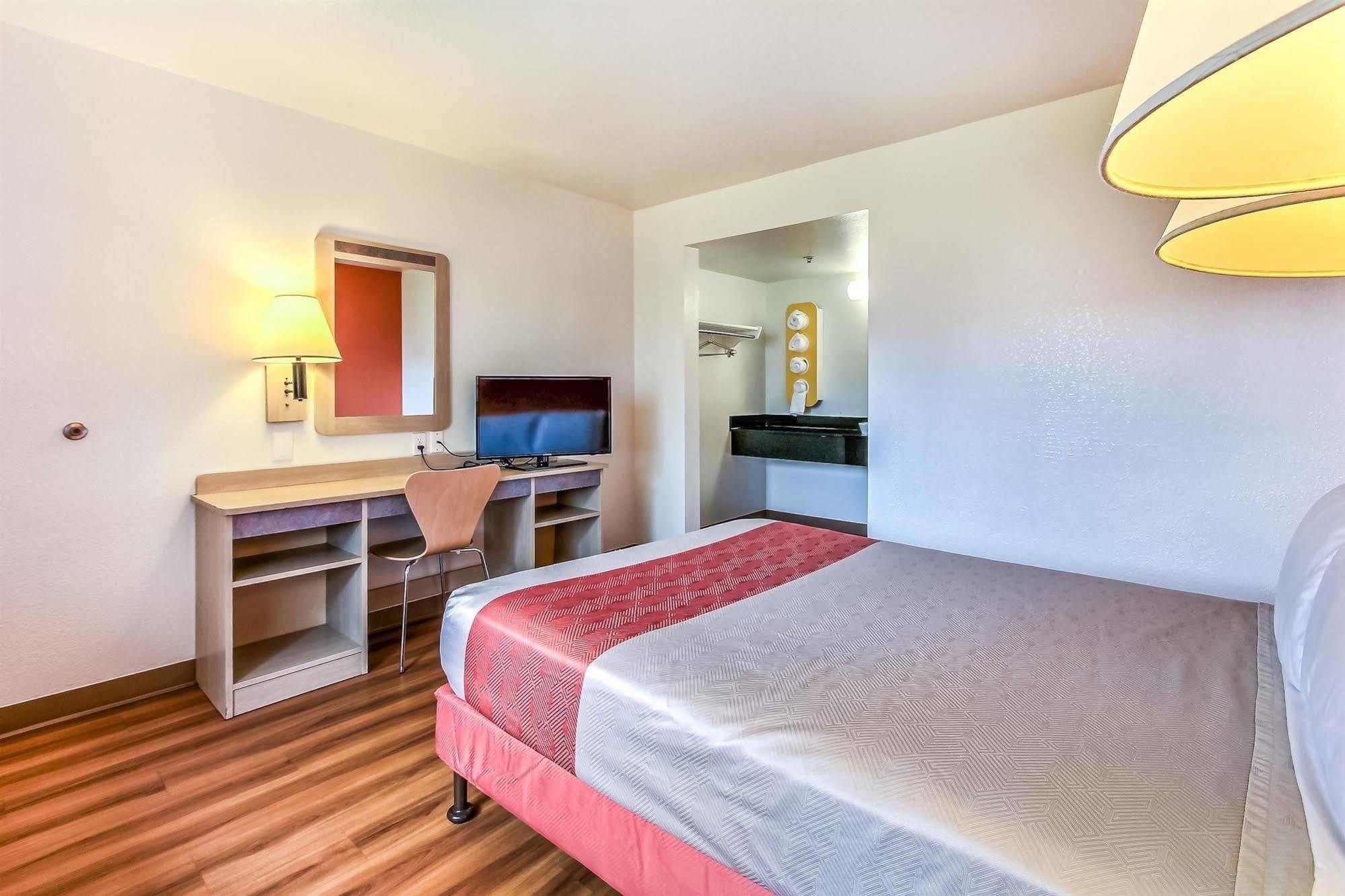 Hotel 6-salinas, Ca - North Monterey Area Salinas
