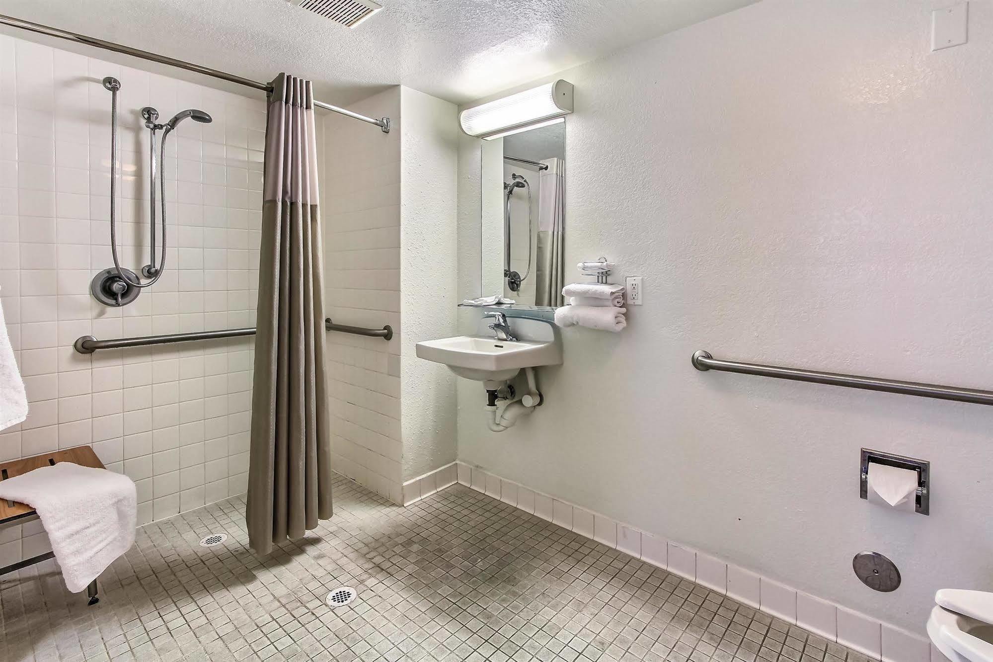 Hotel 6-salinas, Ca - North Monterey Area 2*